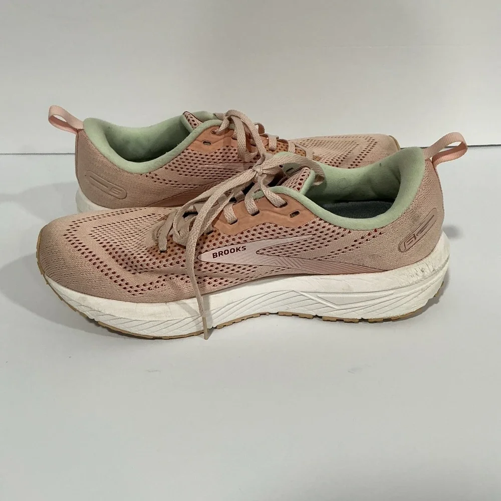 Brooks good used
